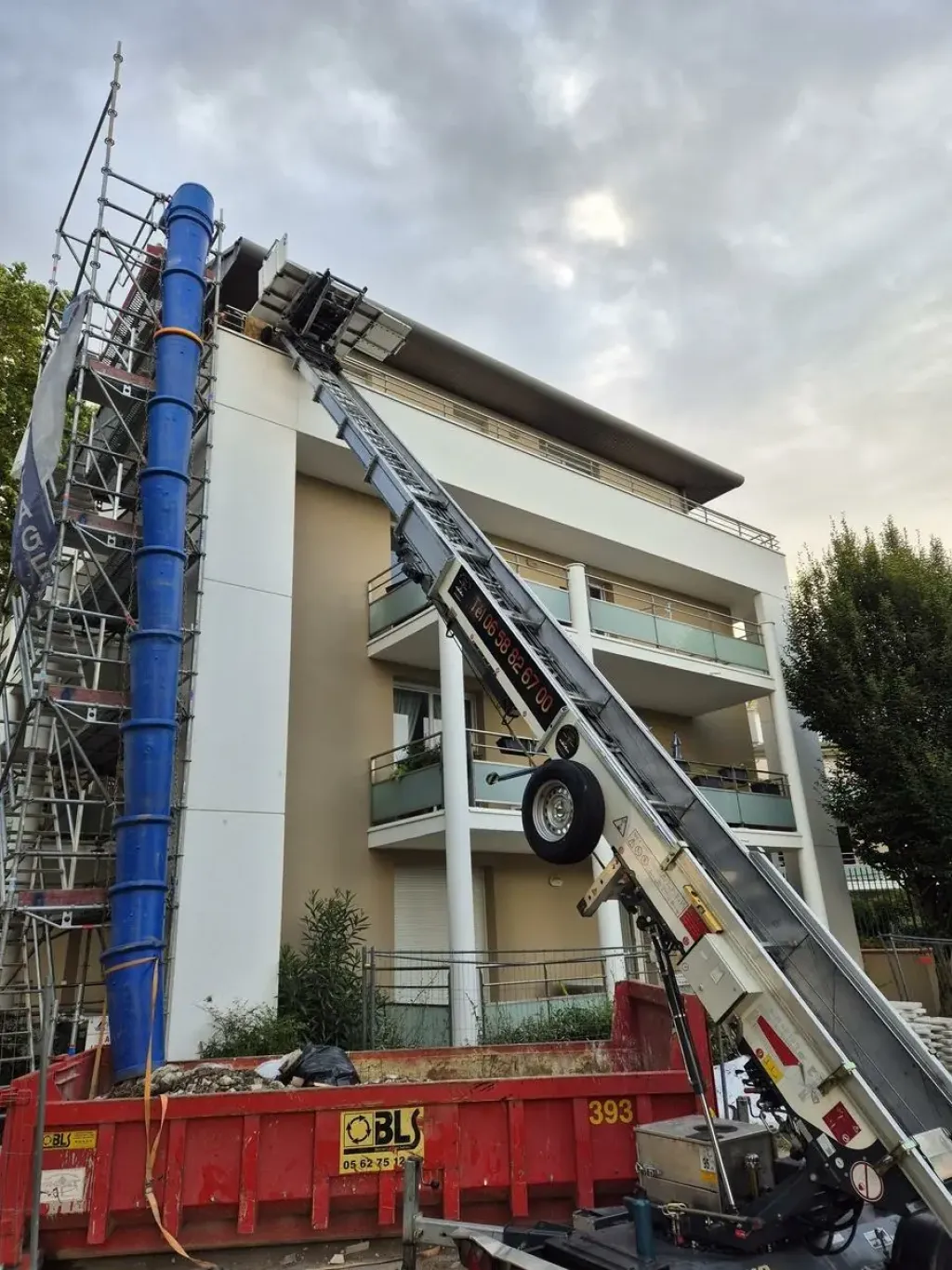 Location d'un monte meuble pour une entreprise de dallage à Toulouse