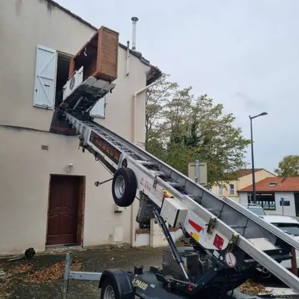 Aide au déménagement grâce au monte-meuble