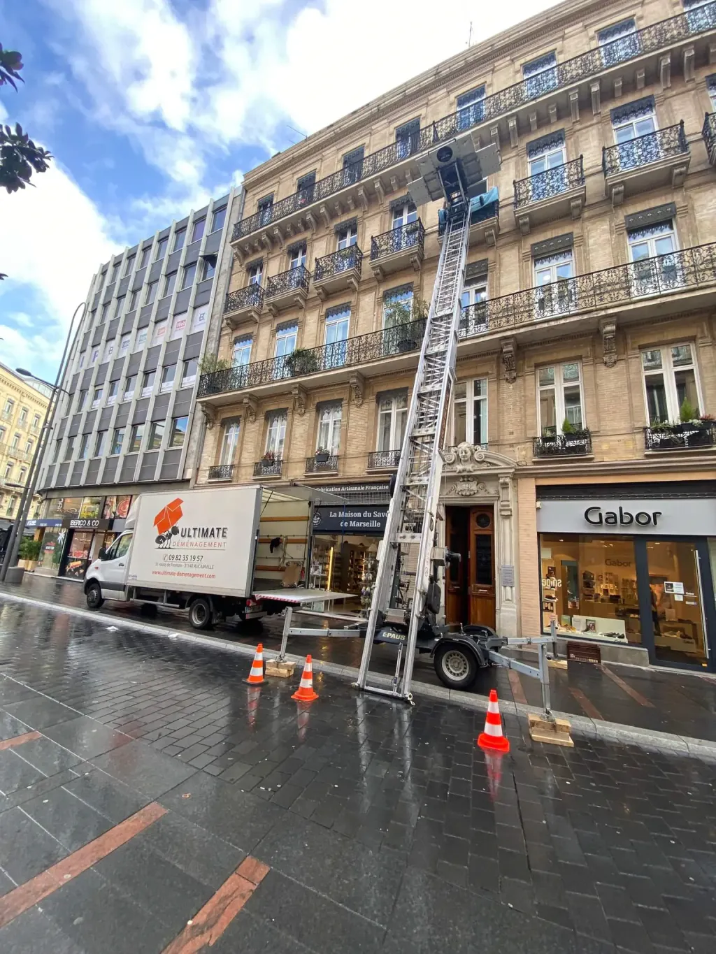 Location d'un monte-meubles dans le centre ville de Toulouse