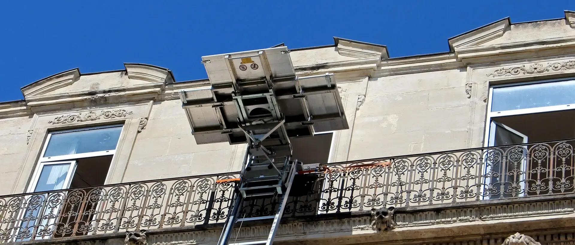 Entreprise spécialisée dans la location de monte-meuble à Toulouse depuis 30 ans 