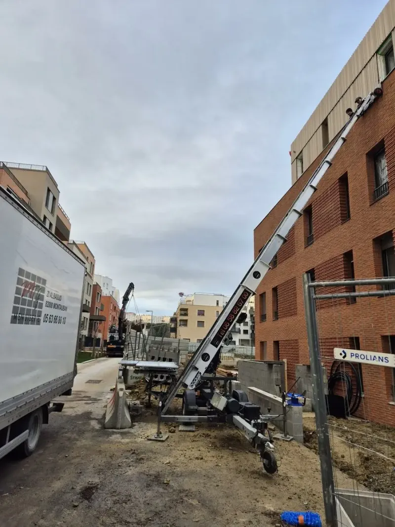 Location d'un monte-meubles pour objets volumineux du 1er au 10ème étage à Toulouse