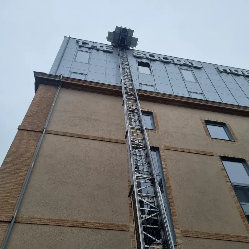 Location d'un monte-charge pour une entreprise de panneaux solaires à Toulouse