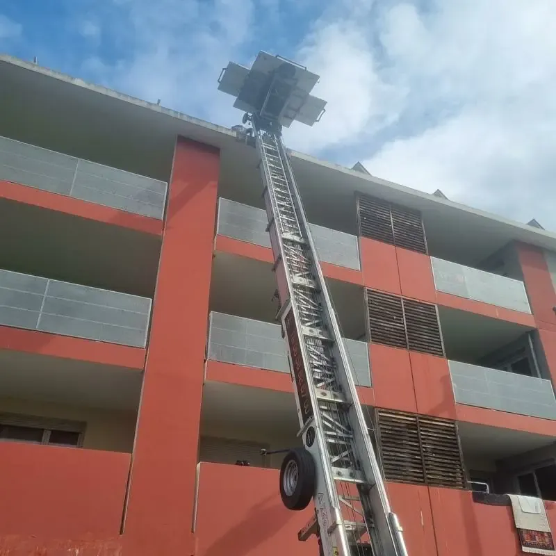 Louez votre monte charge pour l'installation de panneaux solaires à Toulouse